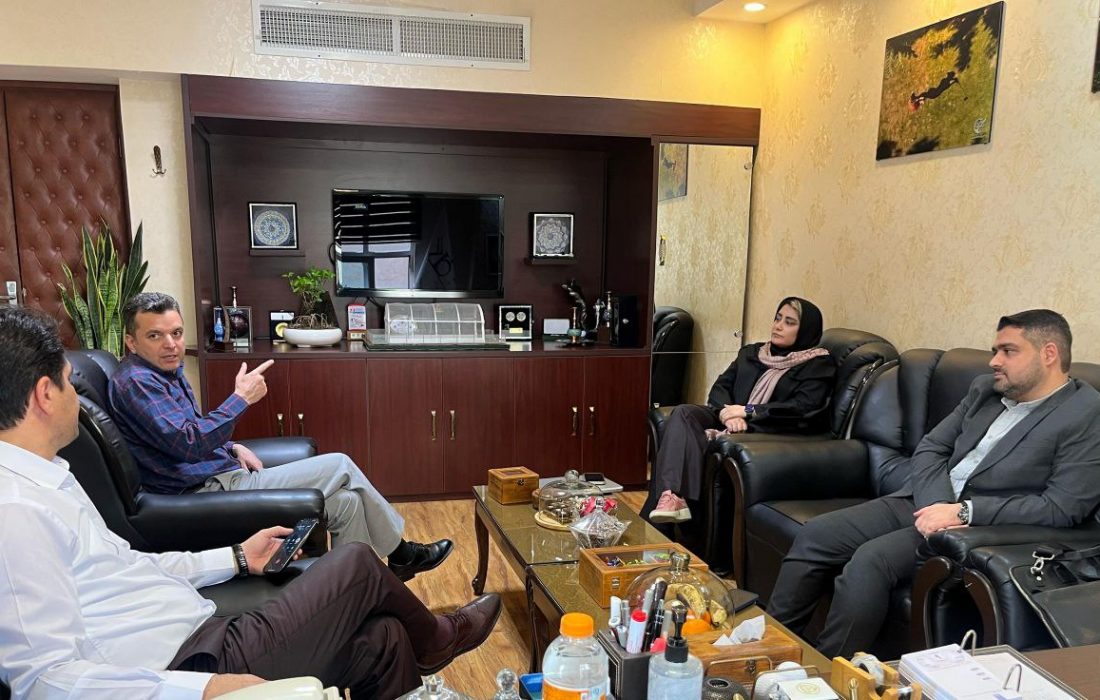 دیدار رئیس و دبیر انجمن مینی‌گلف با دکتر عزیزی